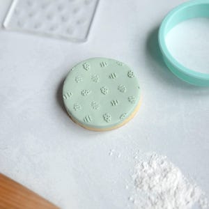 Paaseipatroon Acryl Fondant Embosser Met Uitsteker | Koekjesstempel,Paasfondantembosser,Koekjesuitsteker,Paaseistempel,Paaspatroon