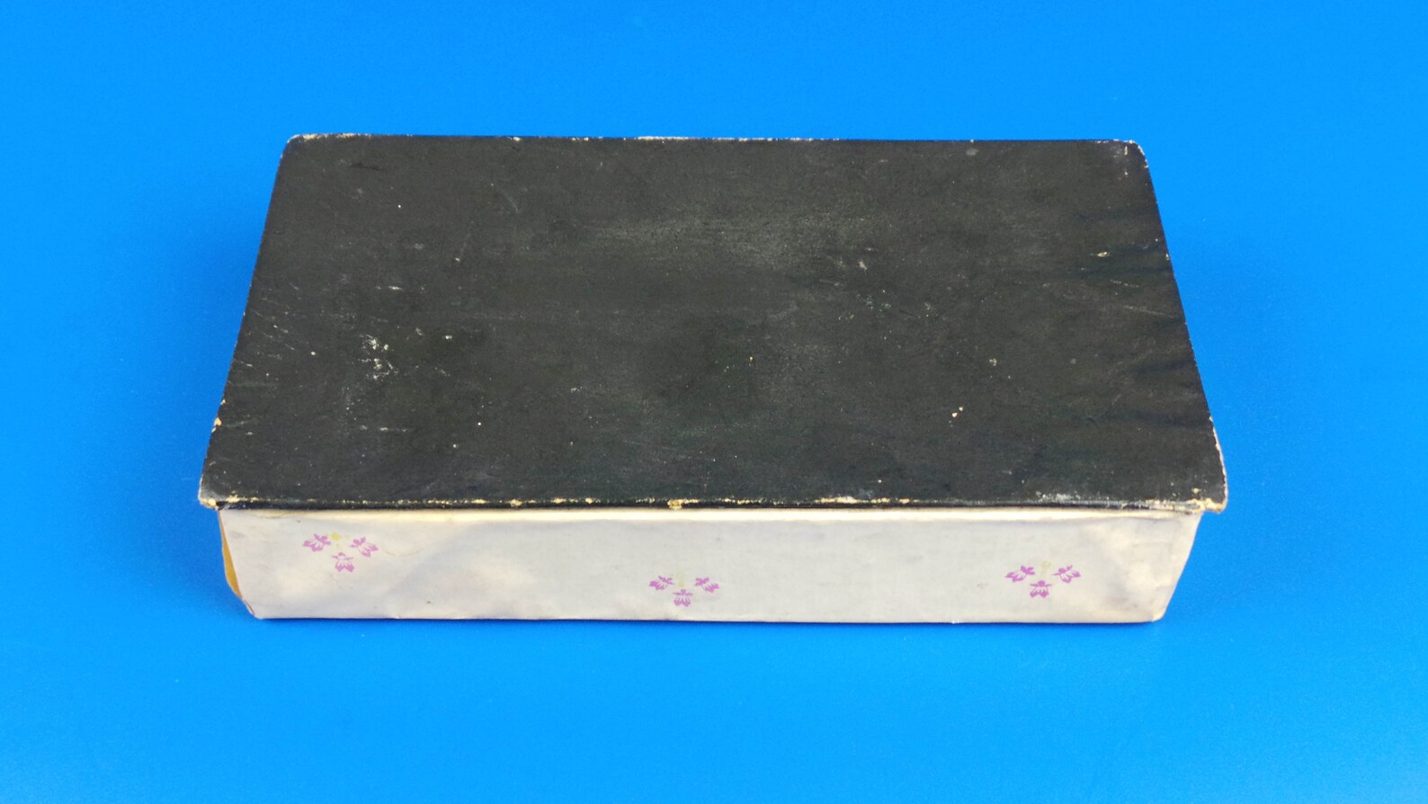 Antique Cardboard Box With Three Old English Lavender Soaps Dobbelman