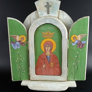 Antieke handgemaakte houten orthodoxe iconostase Saint Petka * Vintage orthodoxe handgeschilderde huisiconostase met engelen