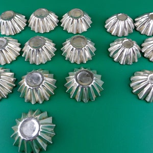 Lot de 15 moules à brioche en métal vintage moules à gâteau en aluminium vintage ustensiles de cuisine rétro fabriqué en Suède image 6