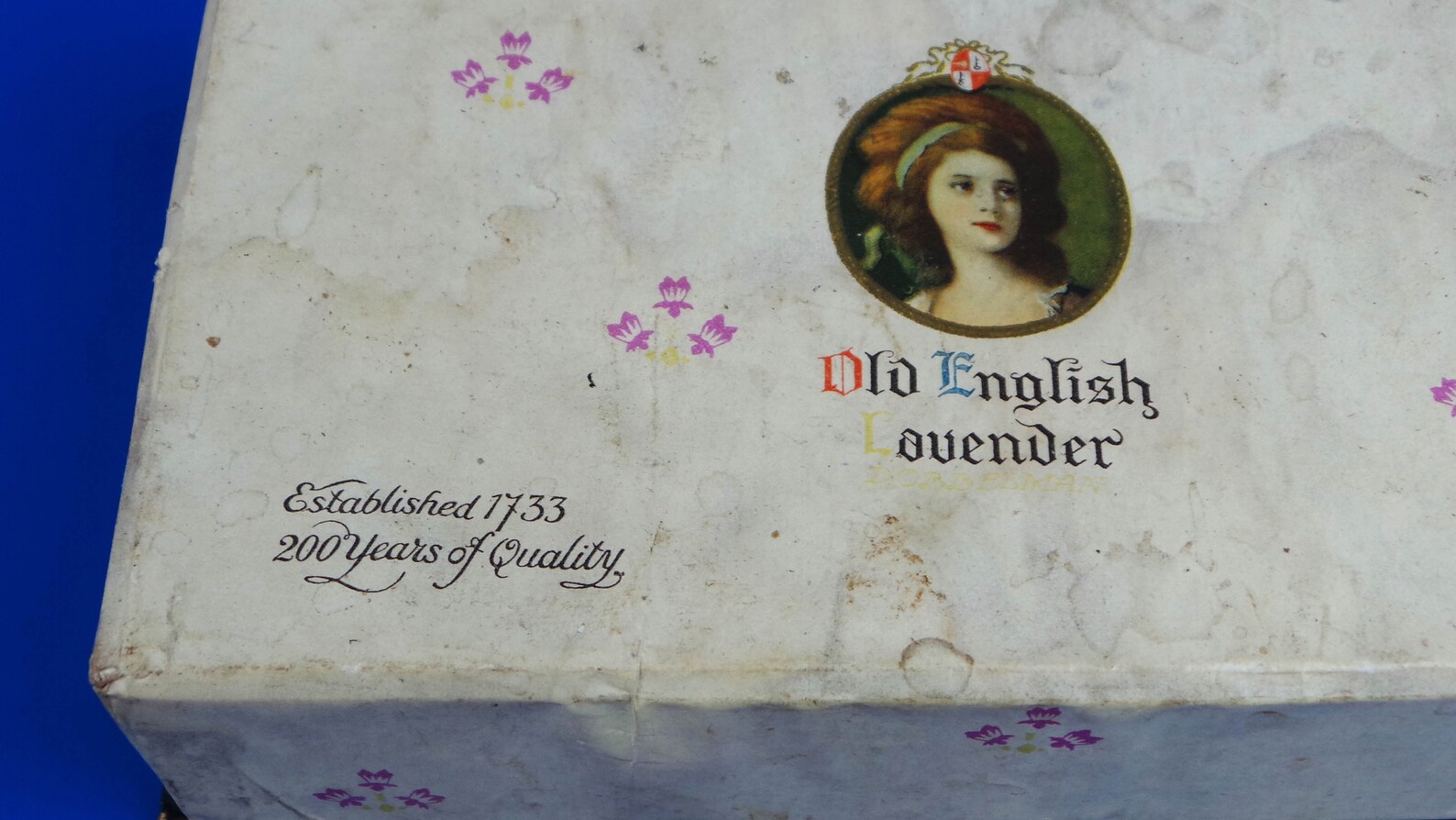 Antique Cardboard Box With Three Old English Lavender Soaps Dobbelman