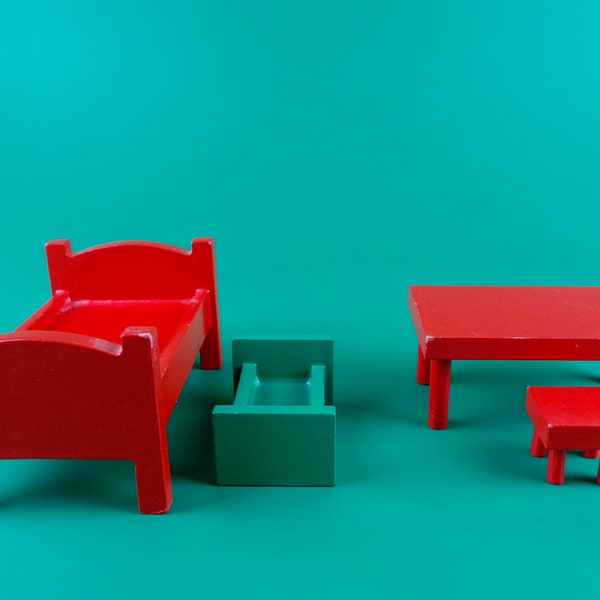 Vintage Doll's House Wooden Handmade Furniture Micki Leksaker Gemla * Miniature Red Bed Table Tabouret Green Baby Bed * Made in Sweden