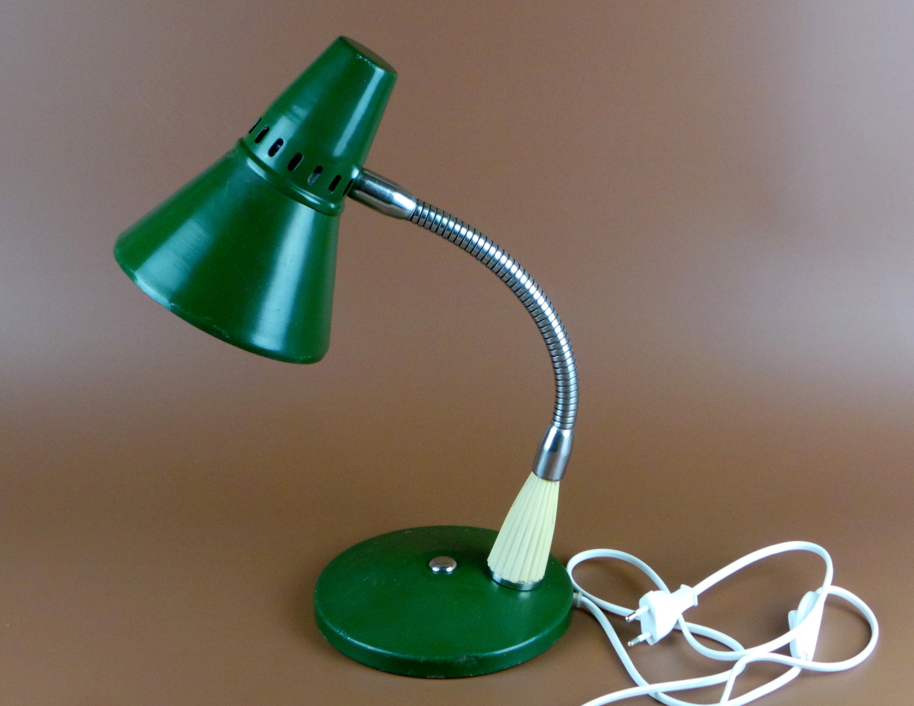 Old style 2024 green desk lamp