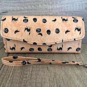 Billetera de embrague necesaria, impresión de Halloween, billetera NCW, billetera grande para mujeres