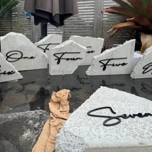 Travertin Stein Tischnummer Benennung | Nur Benennung der Tischnummer | Hochzeit Tischnummern | Hochzeitsdekor | Gute Wünsche | Personalisiert
