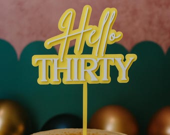 Hello Thirtyケーキトッパー：カスタムアクリル製30歳の誕生日デコレーション
