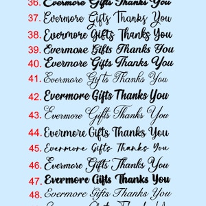 Puede incluir: Un fondo azul claro muestra m&uacute;ltiples variaciones del texto "Evermore Gifts Thanks You" en fuentes de escritura negras. El texto est&aacute; numerado del 34 al 50, con una nota sobre el engrosamiento de la fuente.