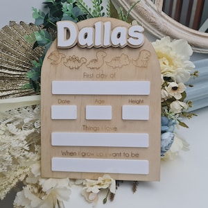 Pizarra para el primer día de clases / Pizarra personalizada / Pizarra para el regreso a clases / Pizarra para el grado escolar / Pizarra para jardín de infantes / Letrero de inicio de clases / Diseños de dinosaurios