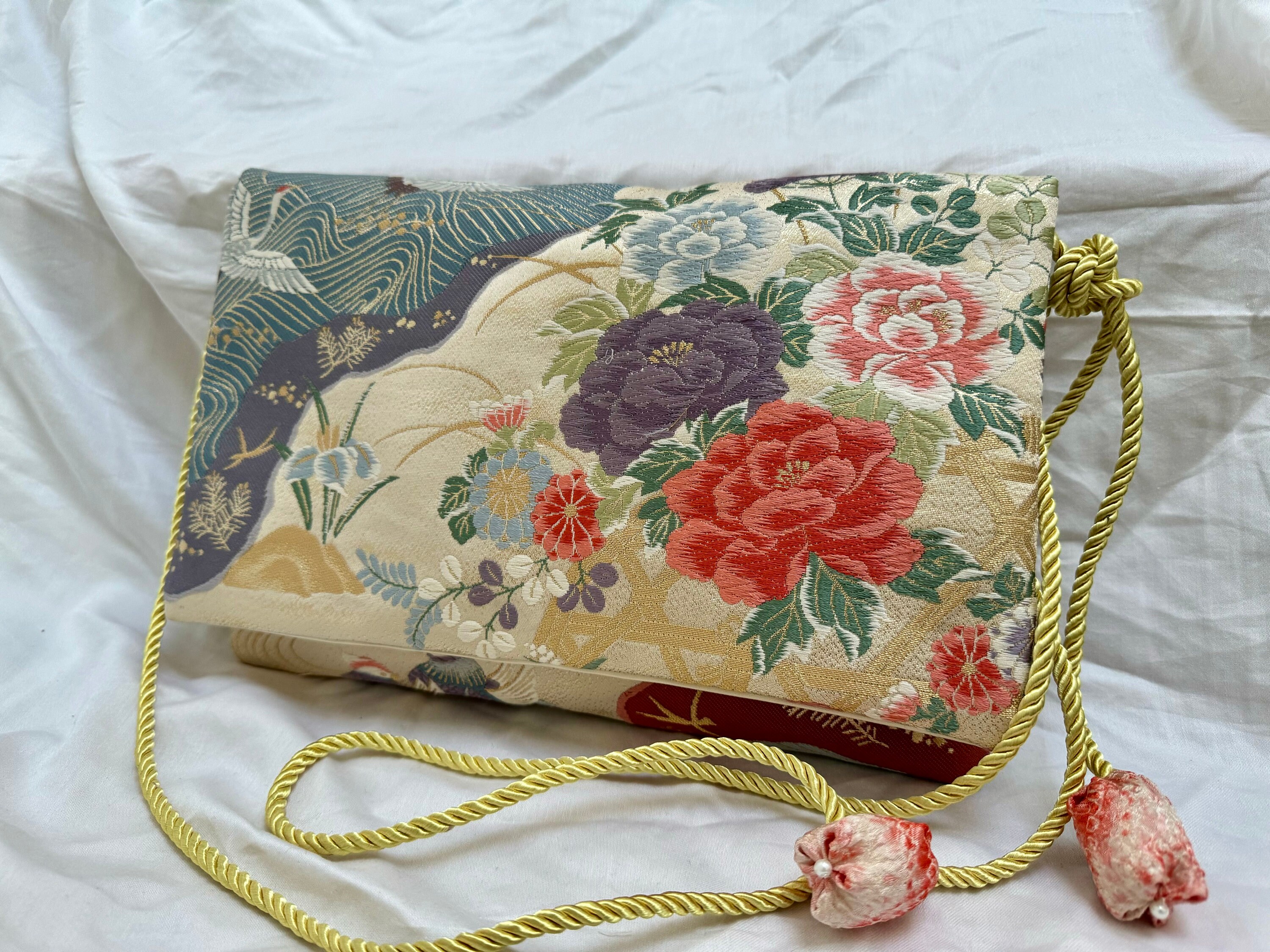 カーネーションと青海波着物帯バッグ Carnations and Seigaiha