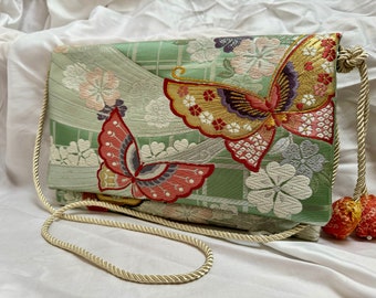 緑に和柄の蝶模様着物帯バッグ Butterflies on Pastel Green Japanese Kimono Obi Shoulder Crossbody Bag -Upcycled Vintage Silk Obi -one of a kind -unique gift