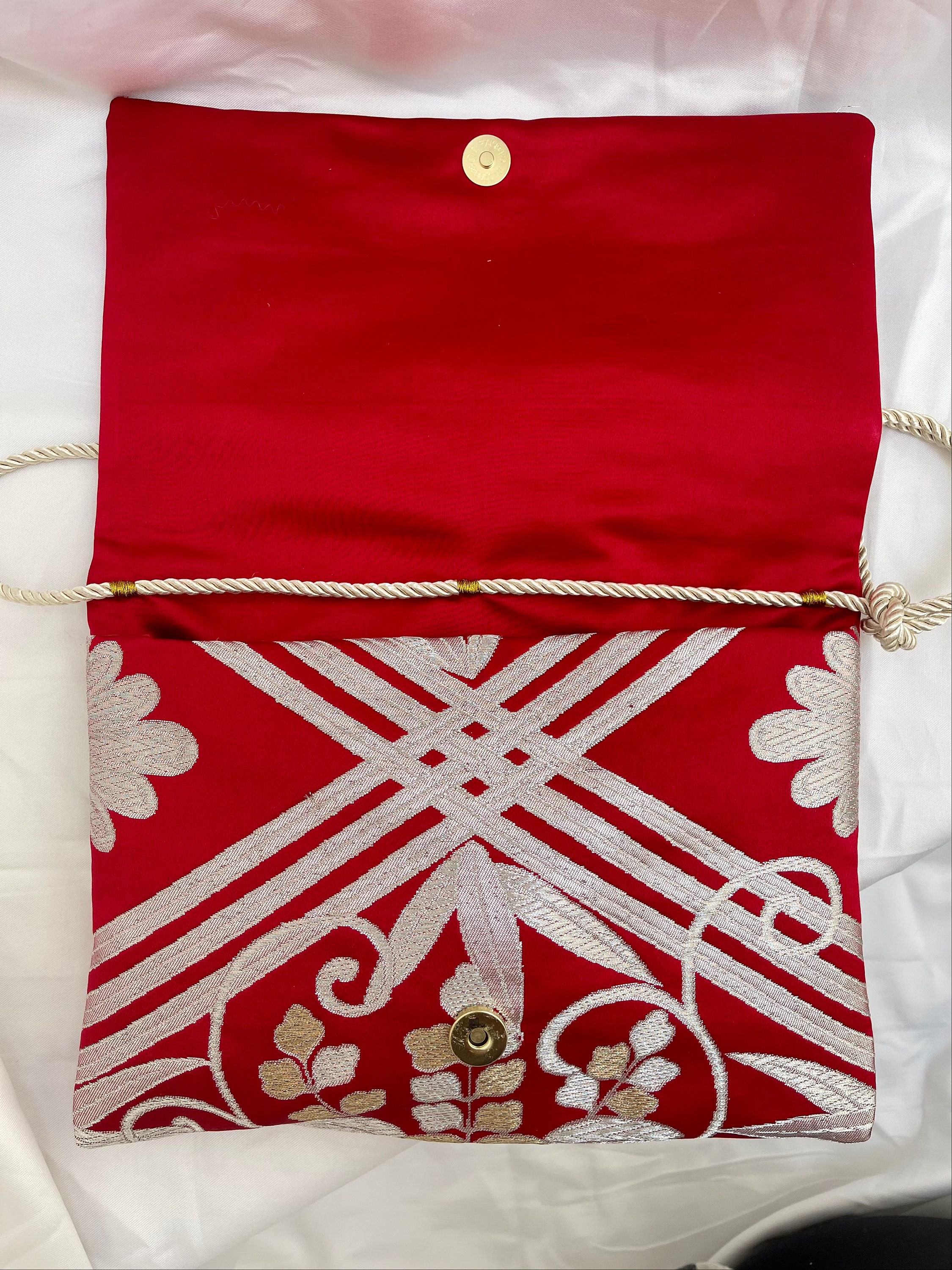 赤い桐の花模様着物帯バッグ Red Paulownia Pattern Japanese 赤い桐の花模様着物帯バッグ Red Paulownia Pattern Japanese
