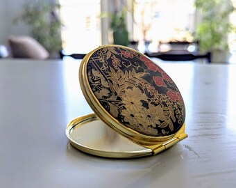 コンパクト鏡（金と黒のガーデン) Japanese Yuzen Gold and Black Garden Chiyogami Epoxy Resin Cosmetic Mirror, Purse Makeup Mirror, Handmade Compact Mirror