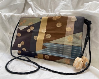 舞い降りる金の菊着物帯バッグ Flowing Gold Chrysanthemums Japanese Kimono Obi Shoulder Crossbody Bag -Upcycled Vintage Silk Obi -one of a kind -unique gift