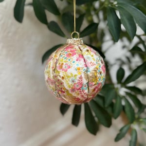 パステルガーデン　Pastel Garden Round Handmade Ornament -Japanese Chiyogami 3.5&quot; -holiday&home decoration -fine detail resin -unique gift