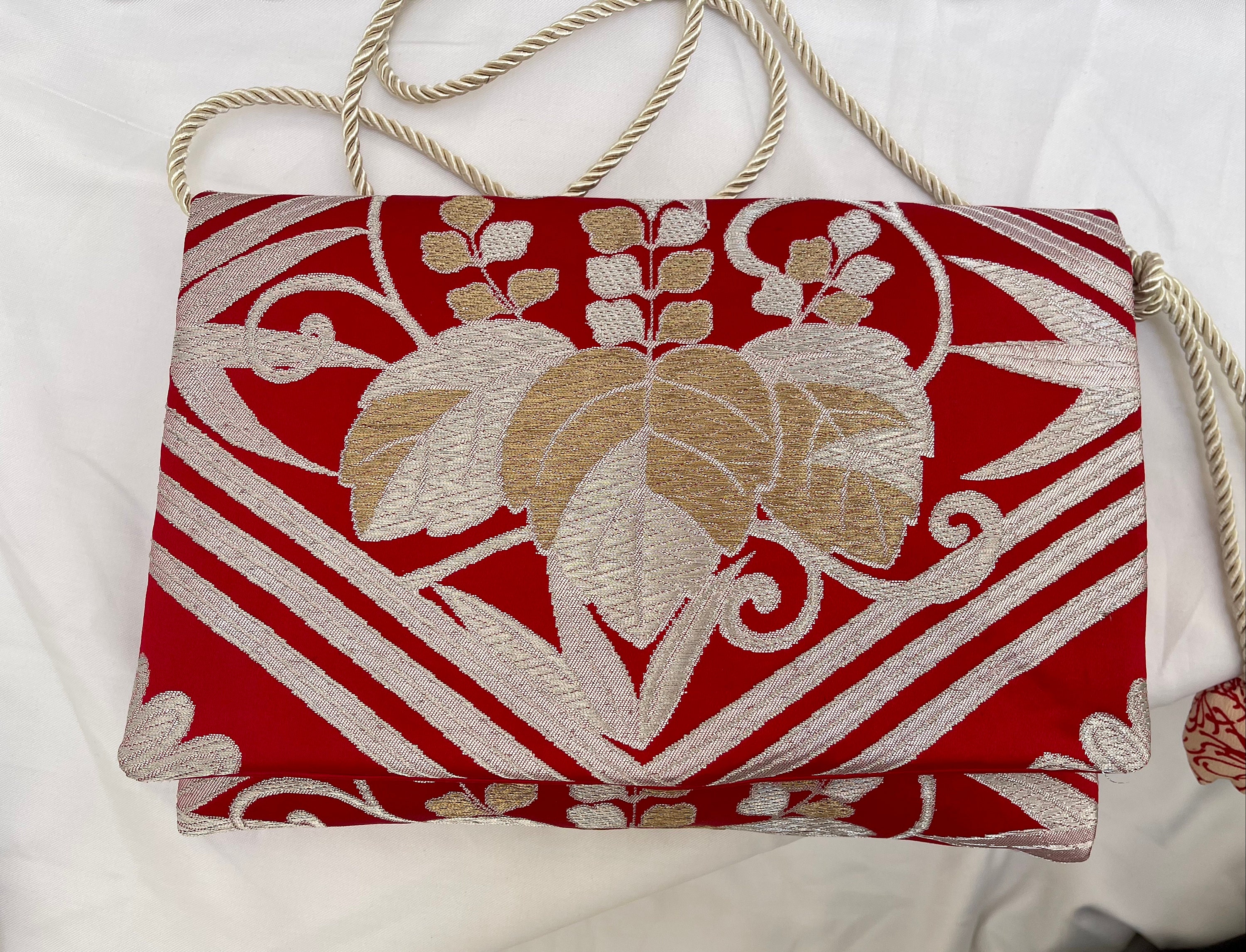 赤い桐の花模様着物帯バッグ Red Paulownia Pattern Japanese 赤い桐の花模様着物帯バッグ Red Paulownia Pattern Japanese
