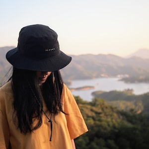 Waterproof bonnie packable big rain outdoor Sun Hat UV Protection Bucket Adjustable Removable chin cord strap Fishing Cap Black