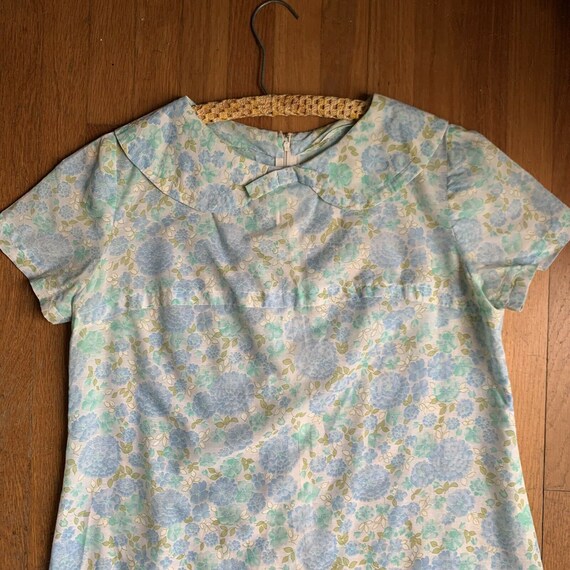 Vintage 1960s Dress Size Medium Mod Blue Floral Pe