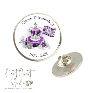 Queen Elizabeth II Pin Badge - 22mm - Exclusive Crown