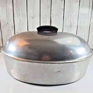 Vintage Majestic Cast Aluminum Oval Dutch Oven/Roaster w/ Lid 16x10x5