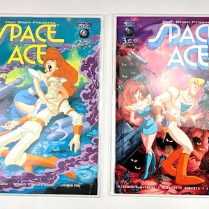 Może przedstawiać: Dwa komiksy zatytułowane "SPACE ACE" autorstwa Dona Bluth. Okładki prezentują kolorowe ilustracje postaci w scenerii science fiction. Numer 2 przedstawia kobietę z rudymi włosami i mężczyznę w białym garniturze. Numer 3 przedstawia dwie postacie w futurystycznym otoczeniu.