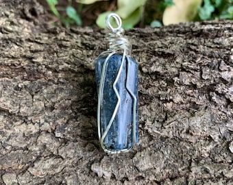 Kyanite wire wrapped pendant - Healing jewelry - natural stone jewelry