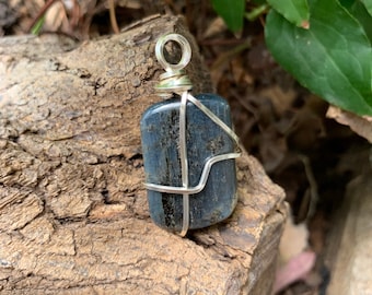 Kyanite wire wrapped pendant - Healing jewelry - natural stone jewelry