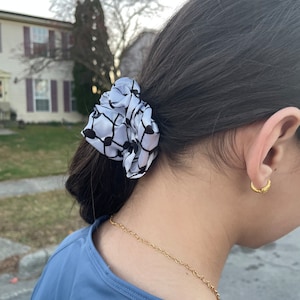 Keffieyeh scrunchie image 1