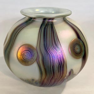 Iridescent Sea Vase hand blown art glass by Robert Eickholt