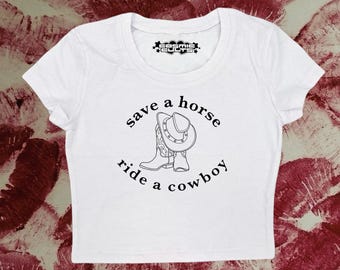 Camiseta corta Save A Horse Ride A Cowboy: Camiseta coqueta Y2K