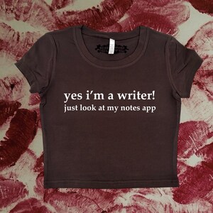 Top corto da scrittore: divertente maglietta per neonati Y2K