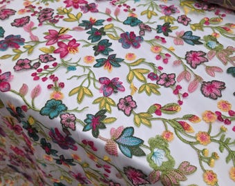 Tessuto tagliato su misura Pizzo rosa Ricamo multicolore Fiori floreali giallo turchese su rete Abito da ballo Abito da sera Abito da sposa