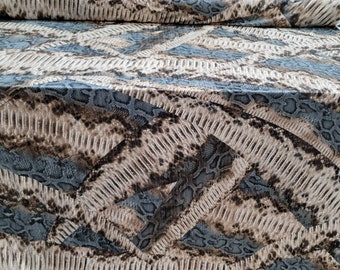Tessuto stampato effetto pelle di serpente: spandex elasticizzato grigio beige, larghezza 60 pollici