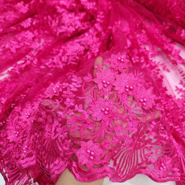 Tissu vendu par mètre fuchsia perlé dentelle 3d broderie perles fleurs florales sur tissu en maille pour robe Quinceañera robe de mariée bal