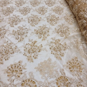 Stoff Verkauft lose Lager Gold-Perlen-Spitze-Stickerei Blumenblumen Pailletten Auf Mesh-Braut-Abend-Kleid-Mode Kleid Quinceamaßa Kleid