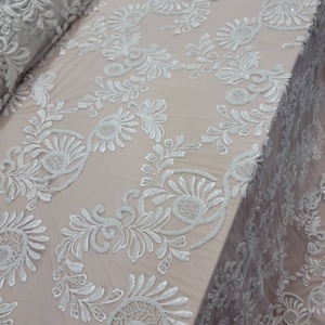 Off White Beaded Lace Floral Blumen Bestickt auf Mesh Prom Stoff Verkauft Bulk Stock Gown Quinceañera Braut Abendkleid Hochzeit