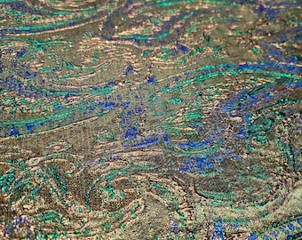 Tessuto broccato tagliato su misura: jacquard paisley verde smeraldo, viola e oro - larghezza 145 cm (57")