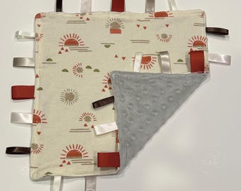 Boho Sunset Tag Blanket | Sensory Toy for Babies