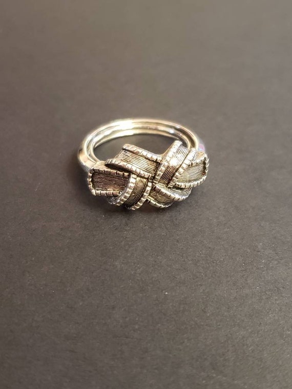 Vintage 1974 Avon Ribbon Silver Tone Ring, Silver 