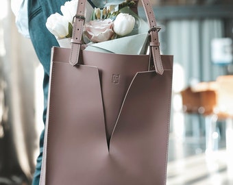 Real Leather Handbag, Beautiful and Elegant Weekender Bag, Light Pink Minimalist Soft Leather Tote