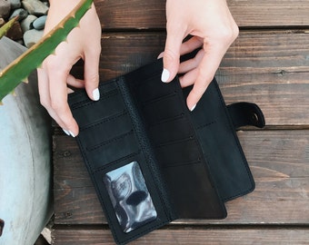 Hombre de la cartera de cuero negro personalizado, bolso de billetera de cuero negro grabado, bolso de billetera de cuero negro para mujer, regalo de aniversario de cuero