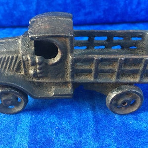 vintage est un jouet Mack Truck