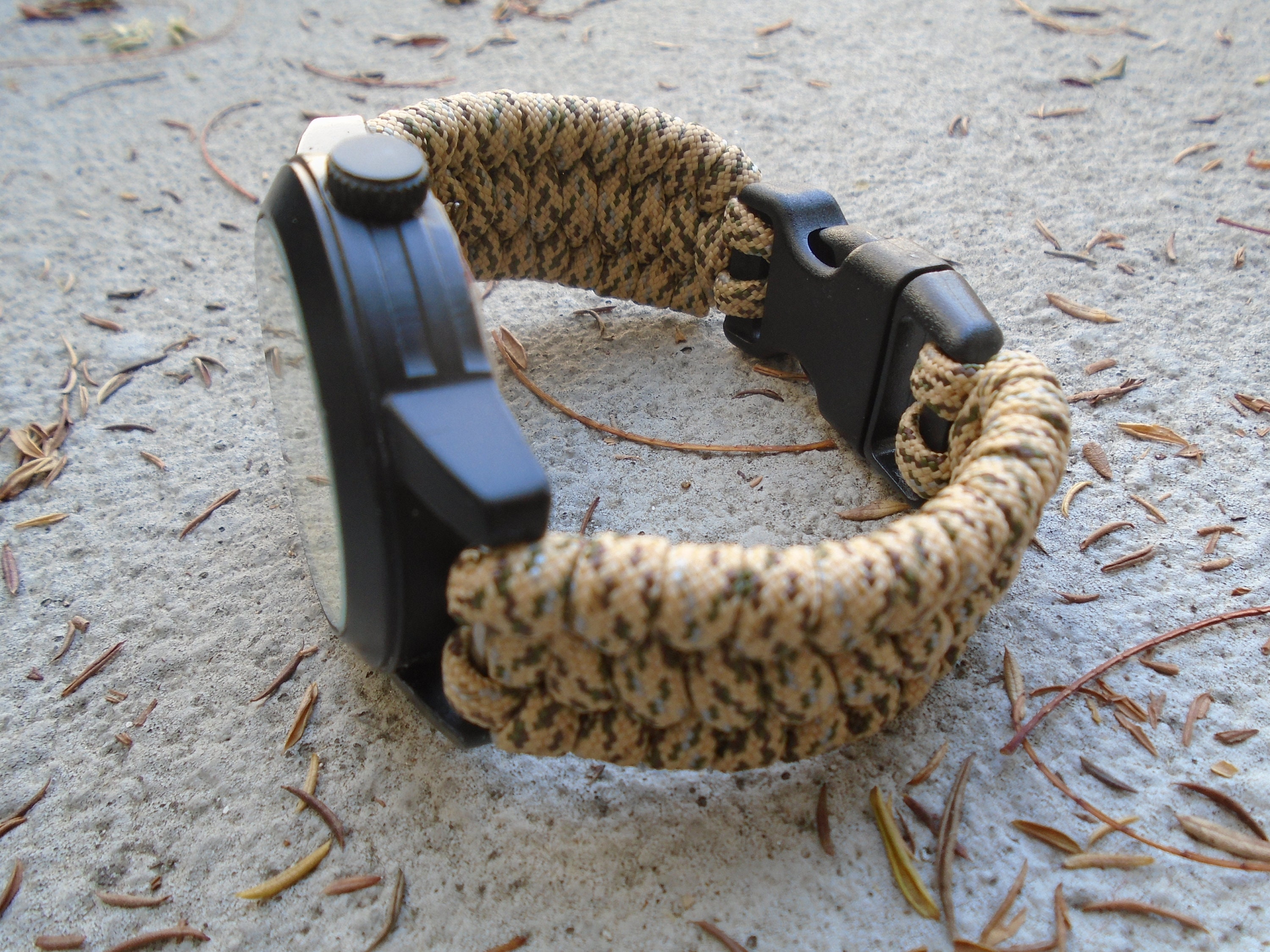 Paracord 550 Watchband With Adjustable Shackle and Clip Solid