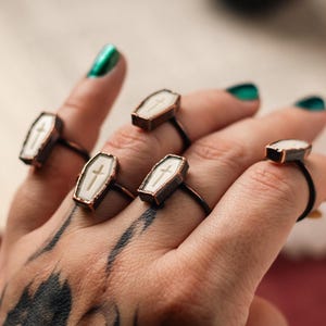 Anillo para ataúd de hueso tallado, cobre electroformado