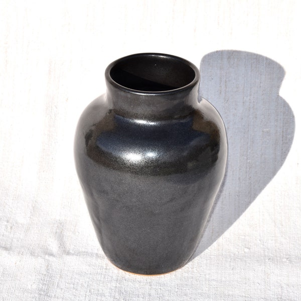 Vase en grès artisanal, noir (gris anthracite), émaillage naturel