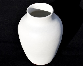 Vase Blanc en grès artisanal, émaillage naturel.