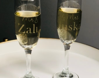 Set of 2, Mr. & Mrs. Wedding Champagne Flutes Personalized - Champagne Flute Wedding Favors, Custom Bride and Groom Champagne Glasses