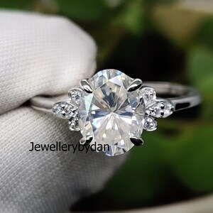 Oval Cut Moissanite Cluster Engagement Ring, 14K White Gold Wedding Ring, Vintage Bridal Jewelry, Anniversary Gift for Her