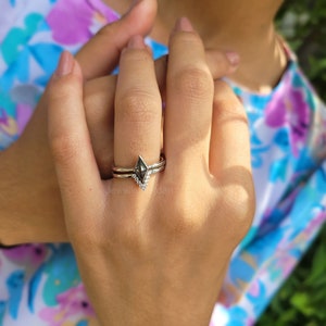 salt-and-pepper-diamond-engagement-ring-with-chevron-band