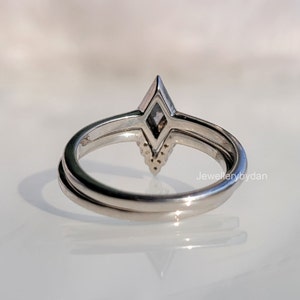 kite-shape-diamond-proposal-ring-set-in-white-gold