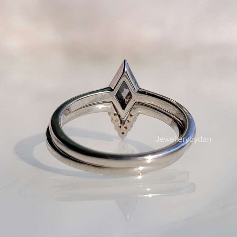 kite-shape-diamond-proposal-ring-set-in-white-gold